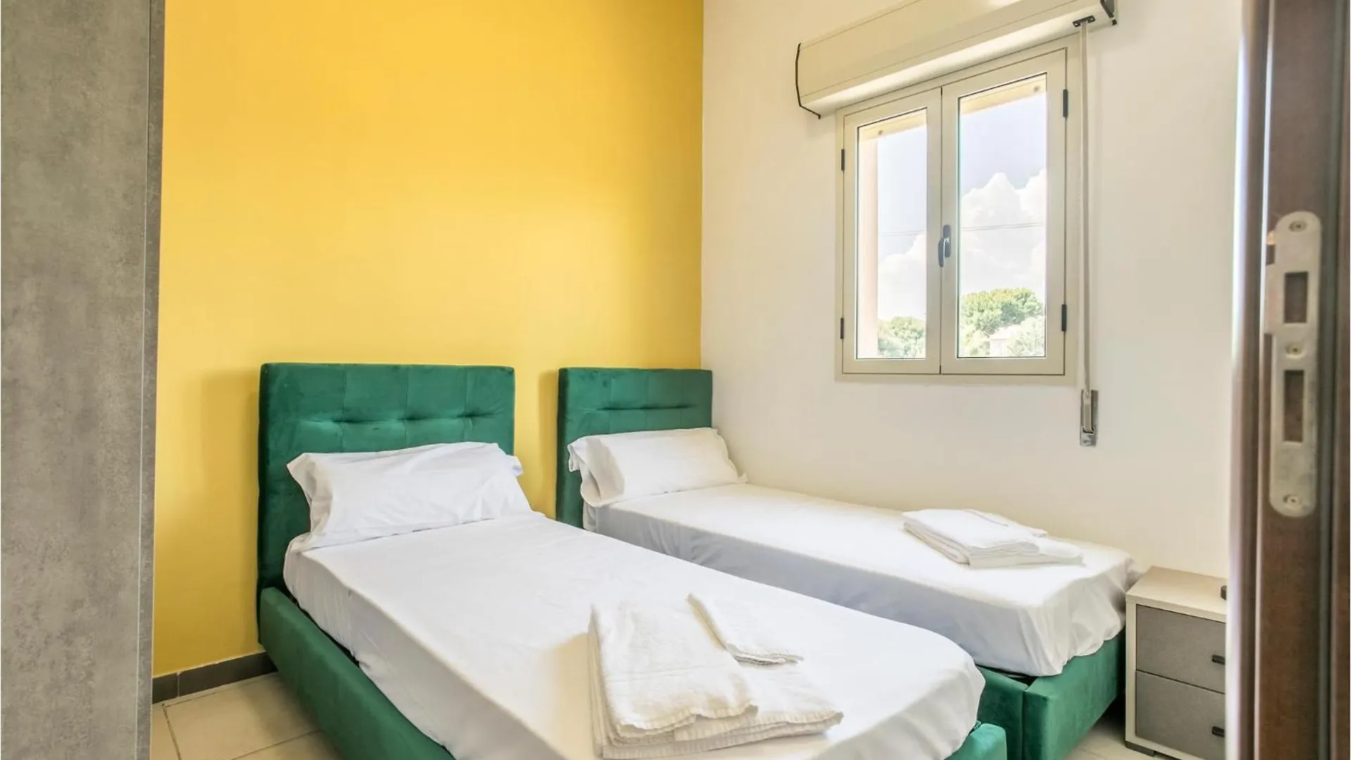 8 Bedroom Gorgeous Home In Cava Daliga Cava d'Aliga Italy